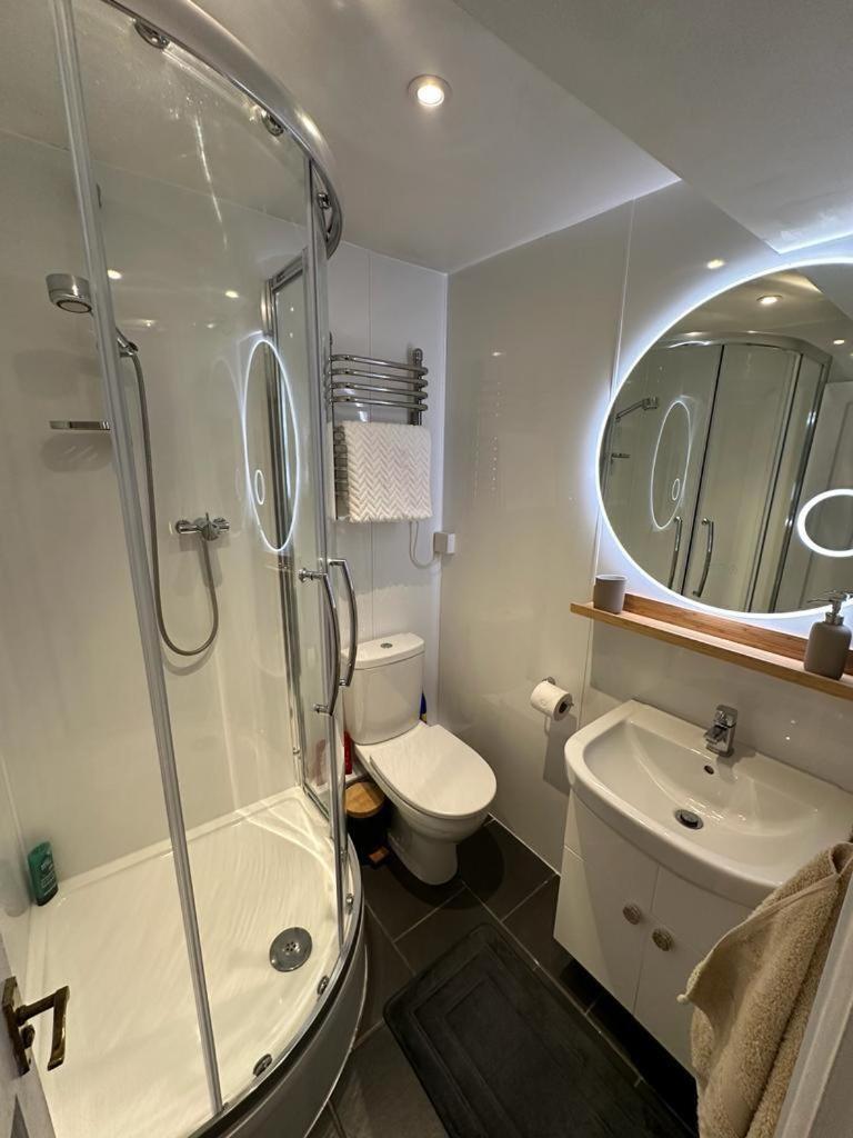 Town Centre Apartment With Hot Tub Cheltenham Exterior foto