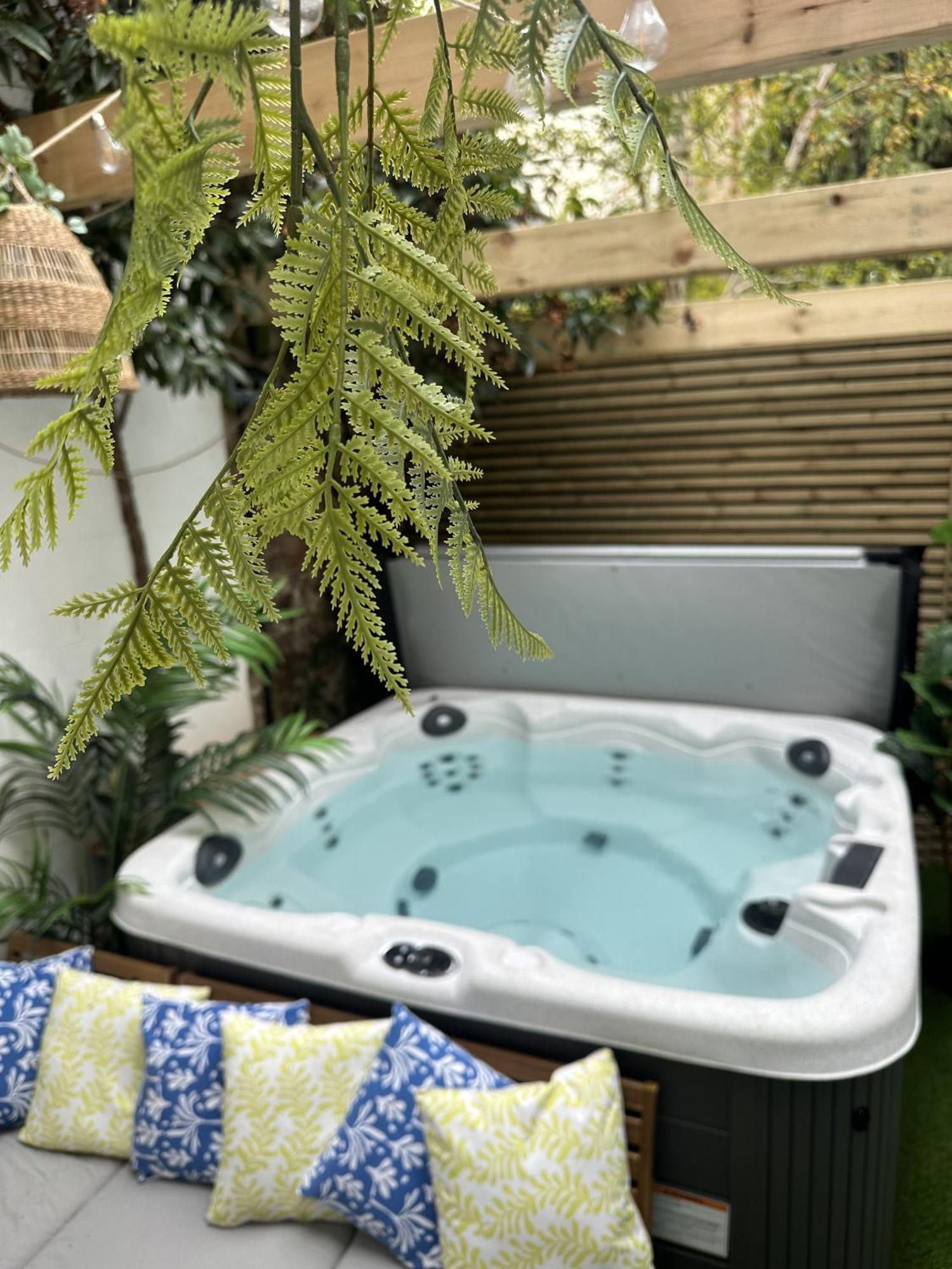Town Centre Apartment With Hot Tub Cheltenham Exterior foto