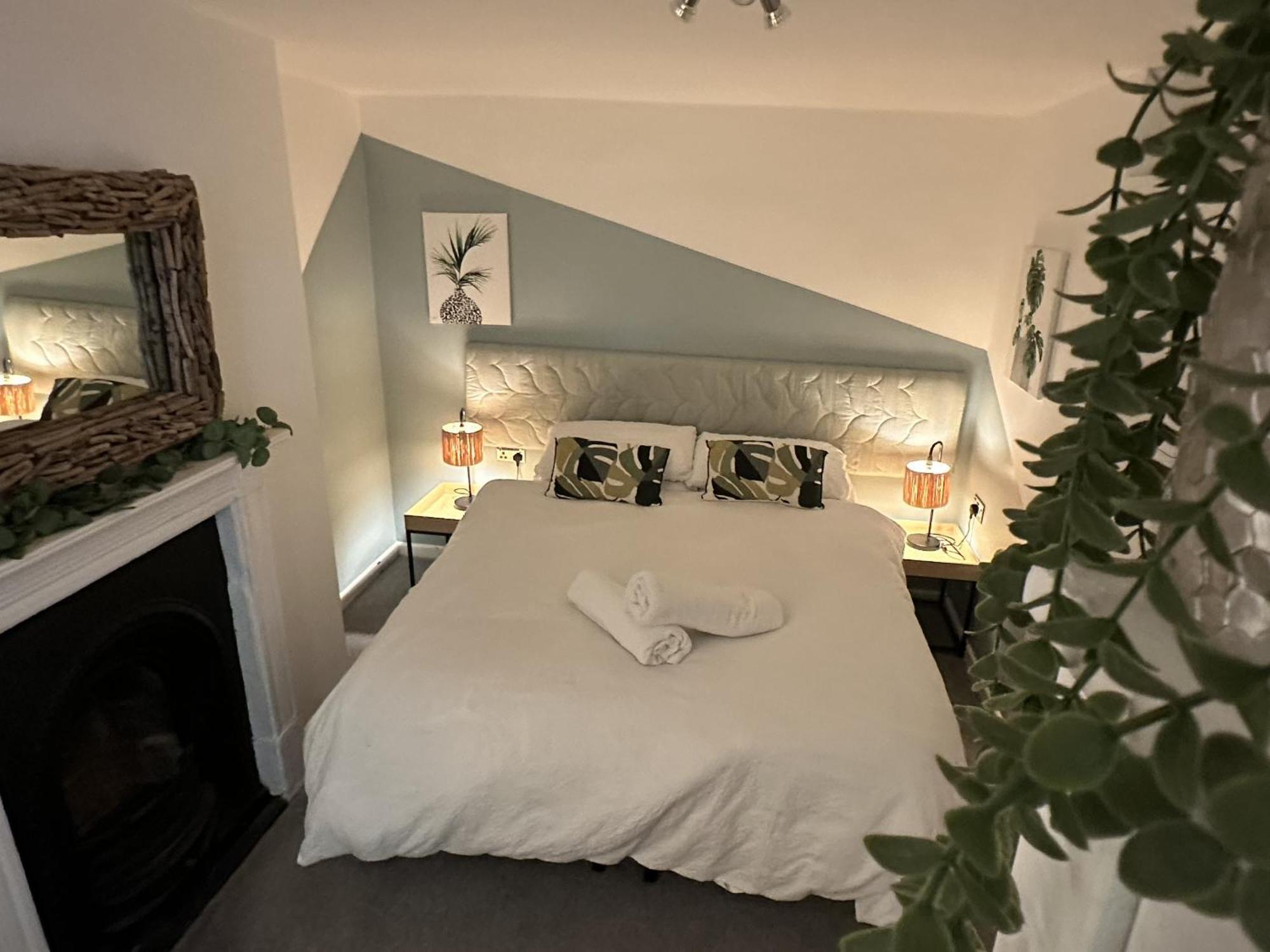 Town Centre Apartment With Hot Tub Cheltenham Exterior foto