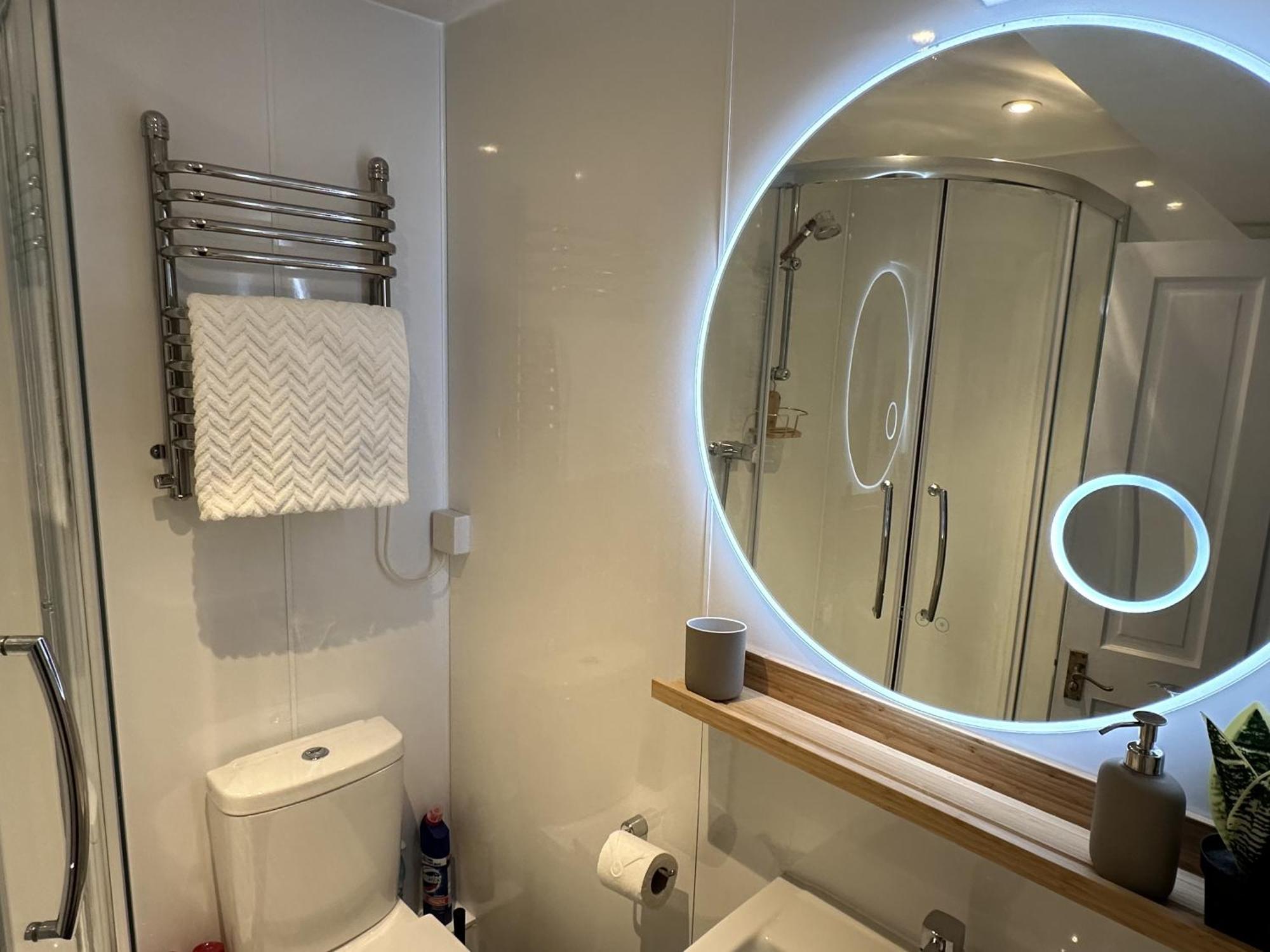 Town Centre Apartment With Hot Tub Cheltenham Exterior foto