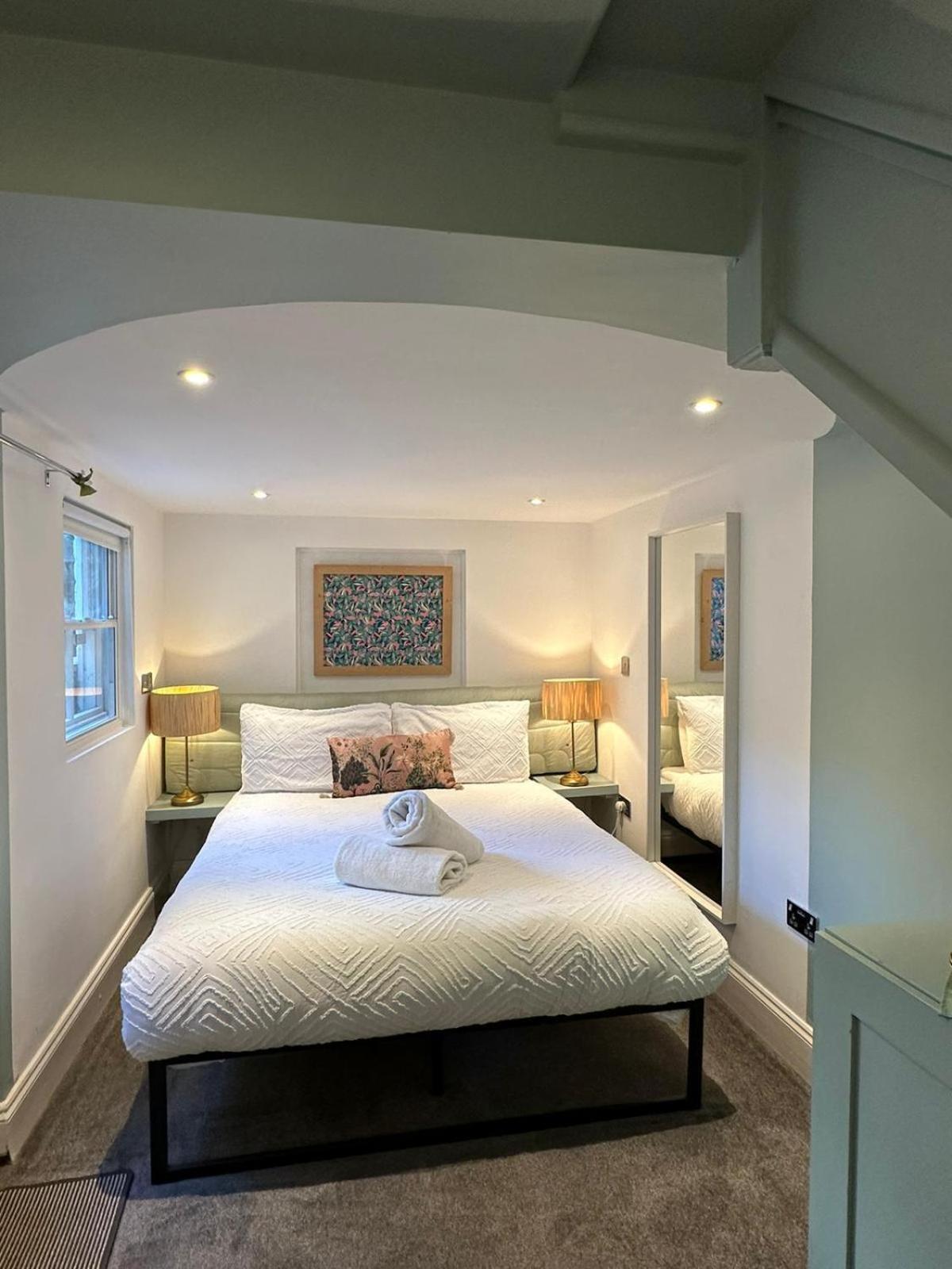 Town Centre Apartment With Hot Tub Cheltenham Exterior foto