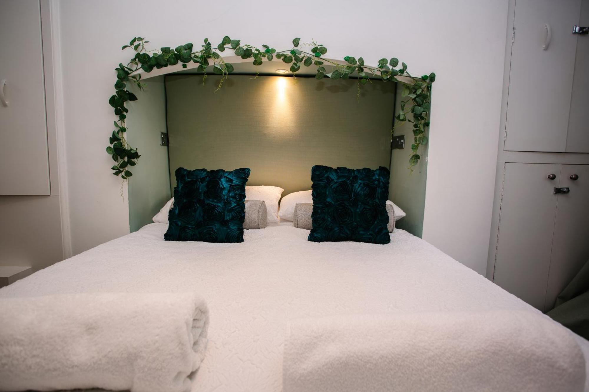 Town Centre Apartment With Hot Tub Cheltenham Exterior foto