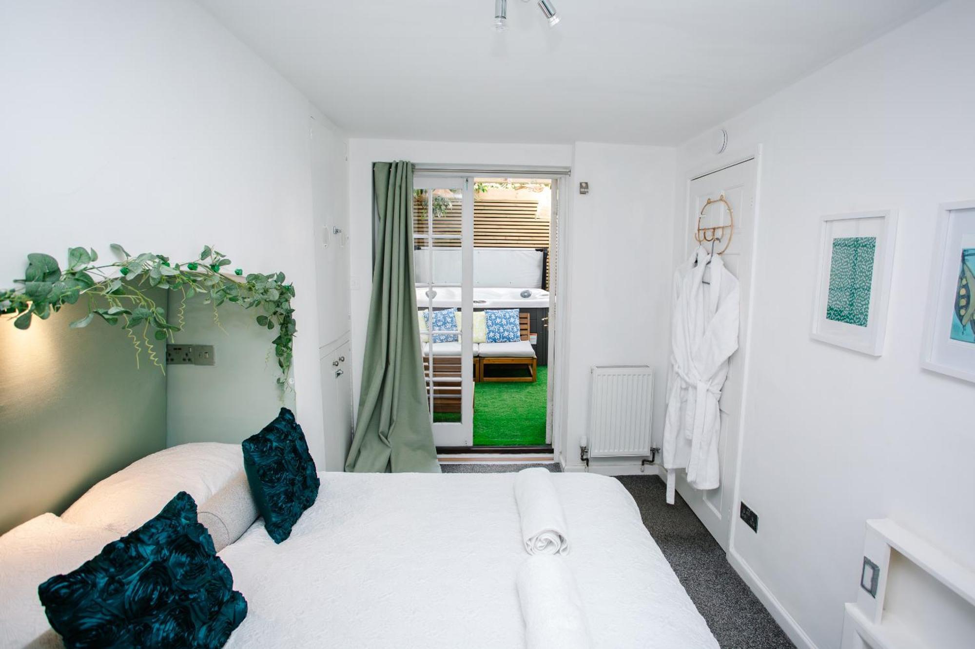 Town Centre Apartment With Hot Tub Cheltenham Exterior foto